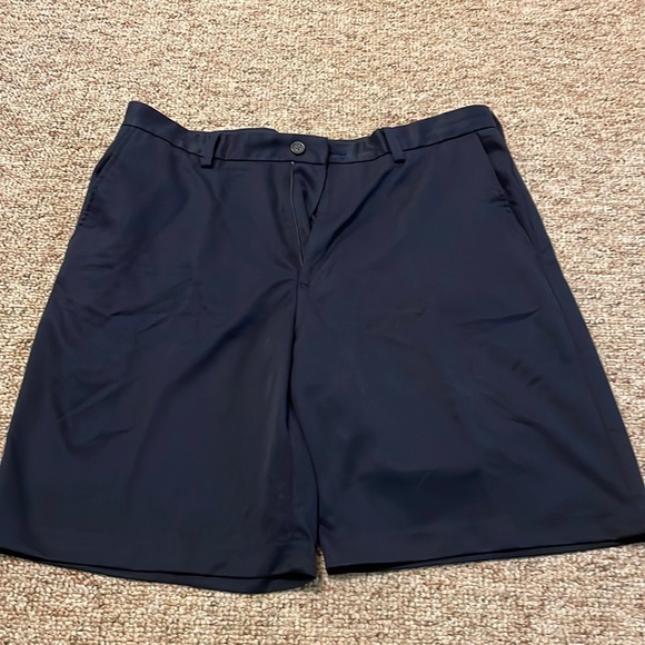 Izod Other - IZOD stretch golf shorts in navy